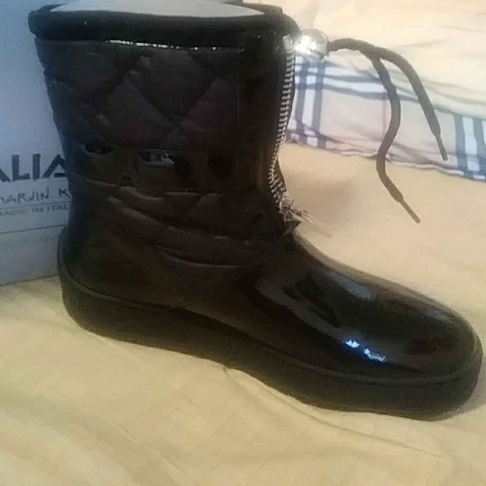 Boots - Picture 2 of 4